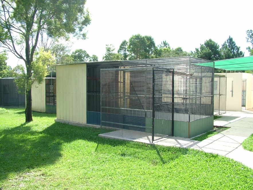 Bird kennel store